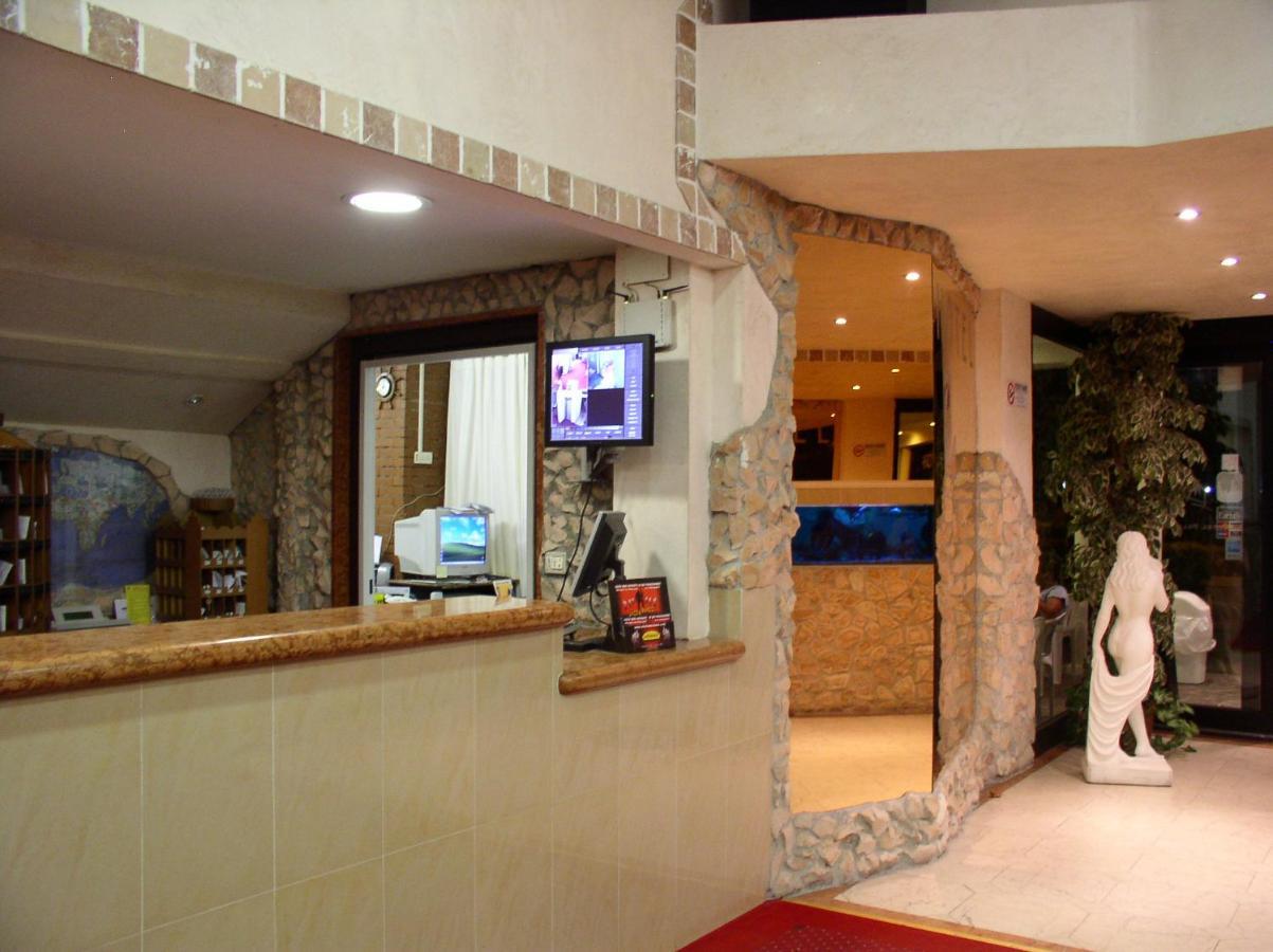 Hotel Palace Cesenatico Exterior photo